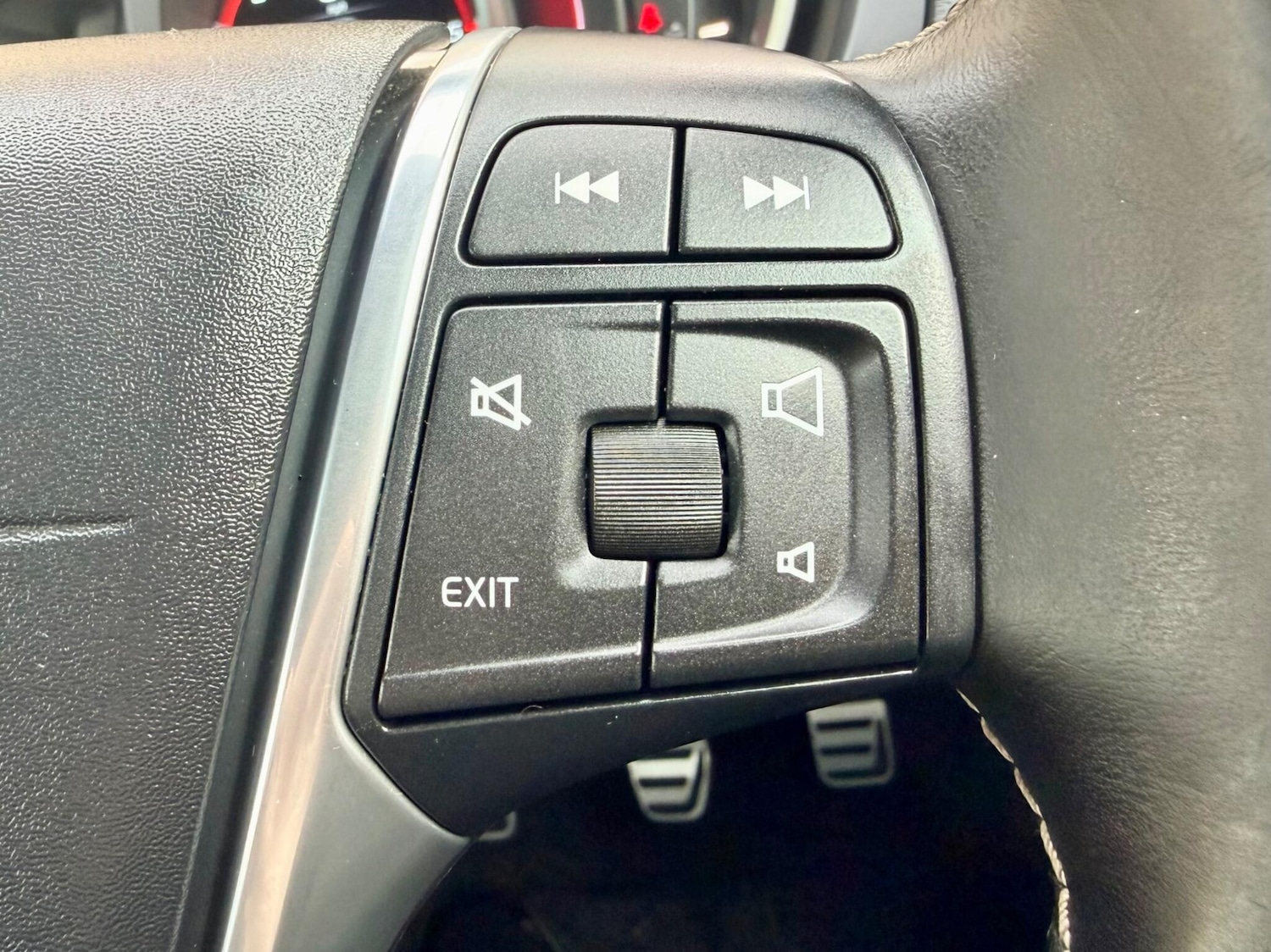 Used Volvo V40 2015 for sale - 77559692: Photo 30