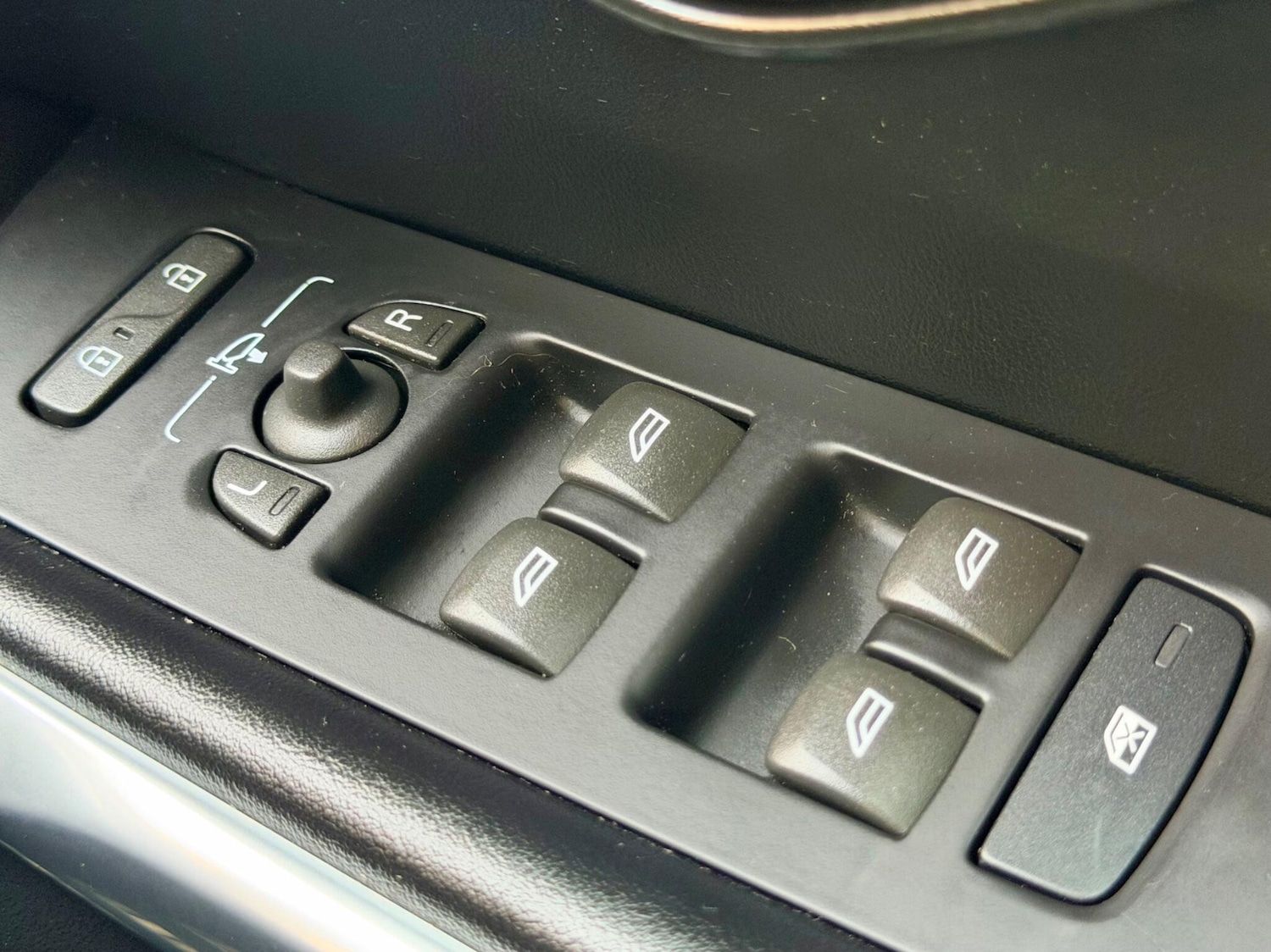 Used Volvo V40 2015 for sale - 77559692: Photo 34