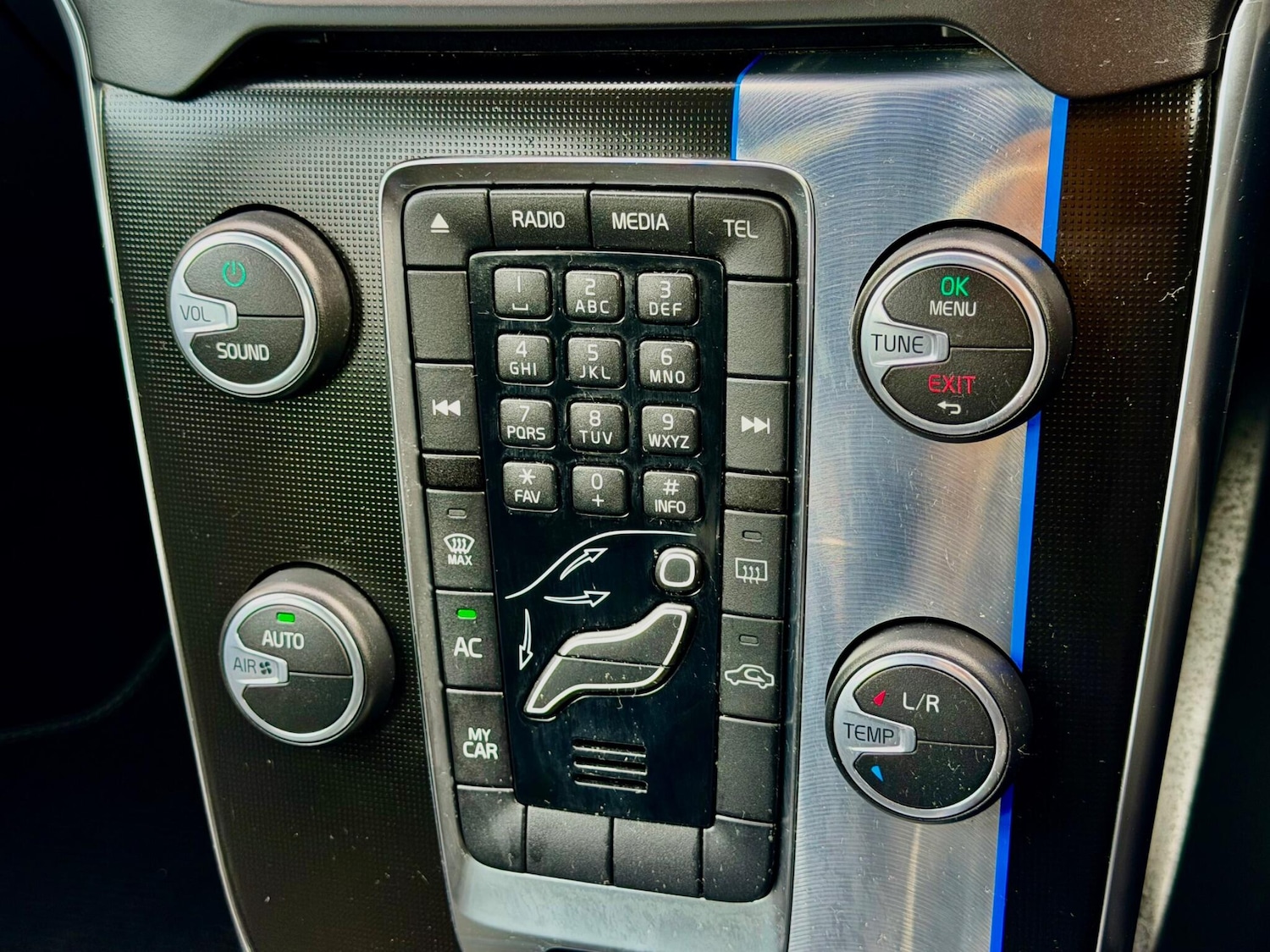 Used Volvo V40 2015 for sale - 77559692: Photo 37