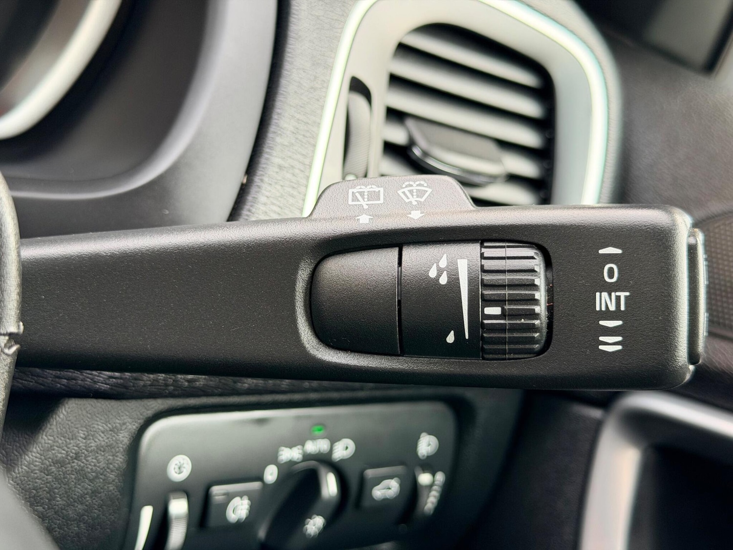 Used Volvo V40 2015 for sale - 77559692: Photo 39