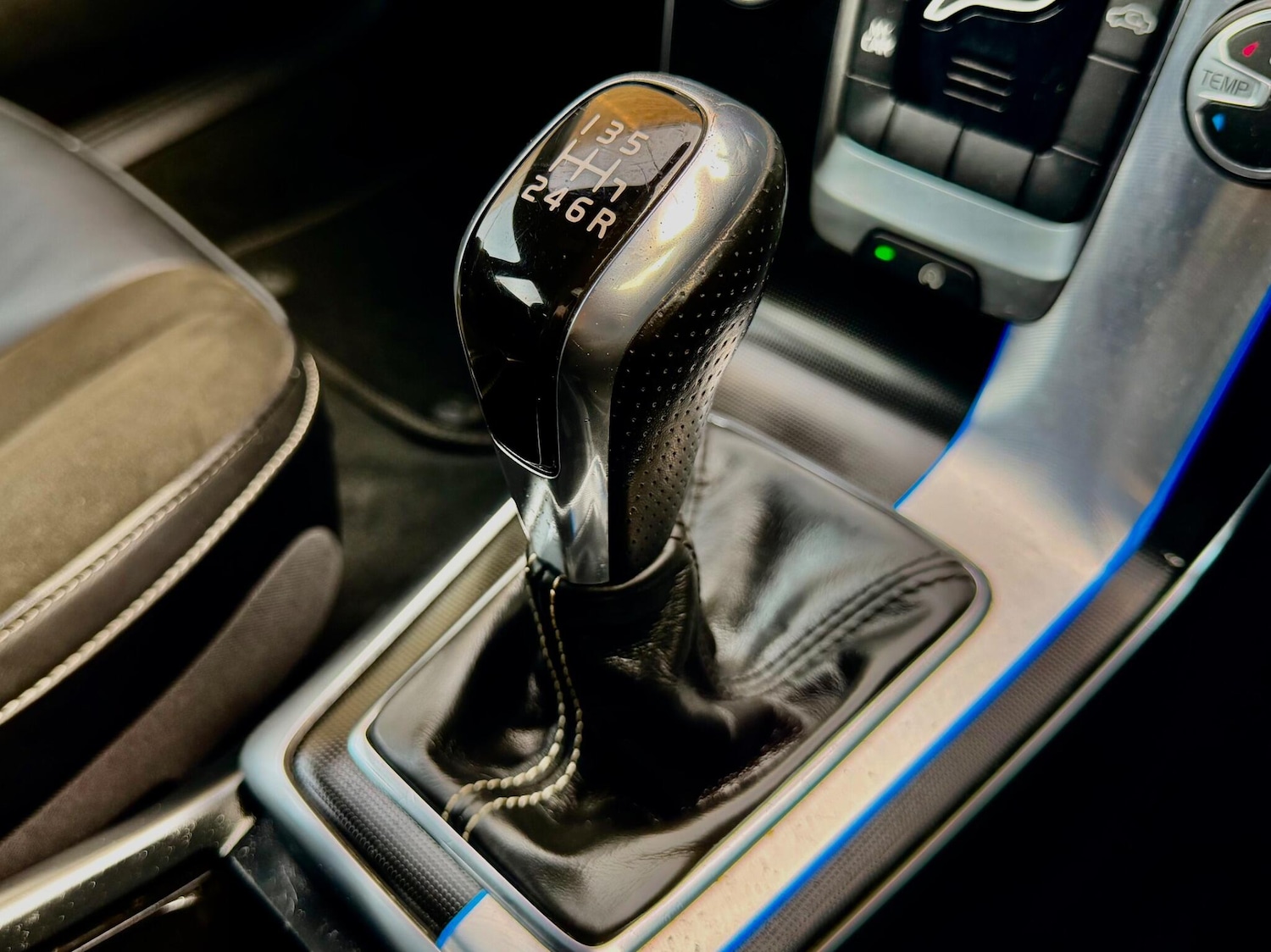 Used Volvo V40 2015 for sale - 77559692: Photo 43