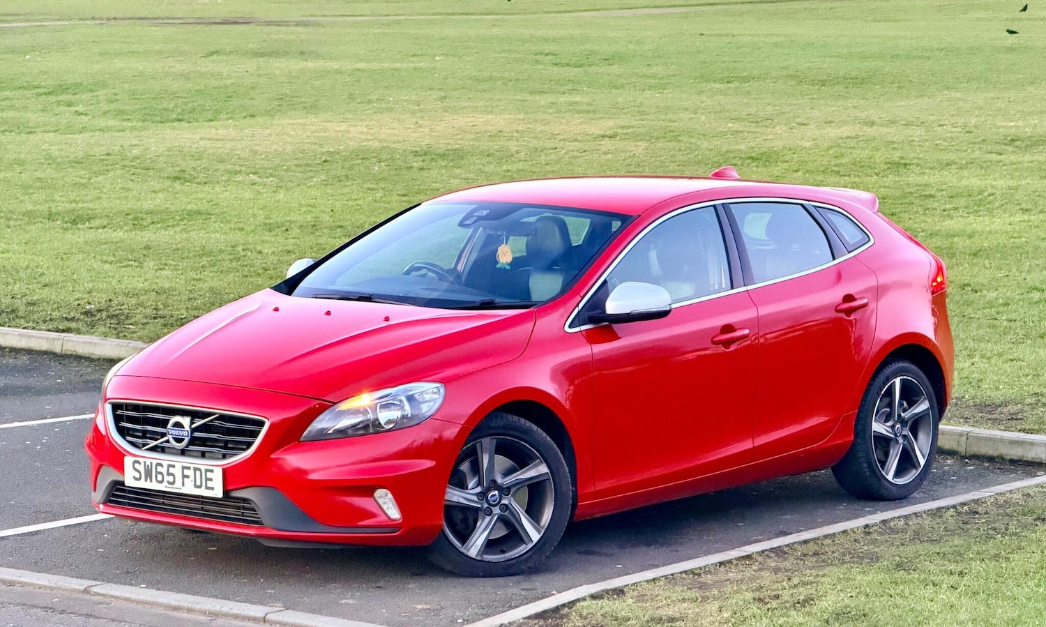 Used Volvo V40 2015 for sale - 77559692: Photo 7