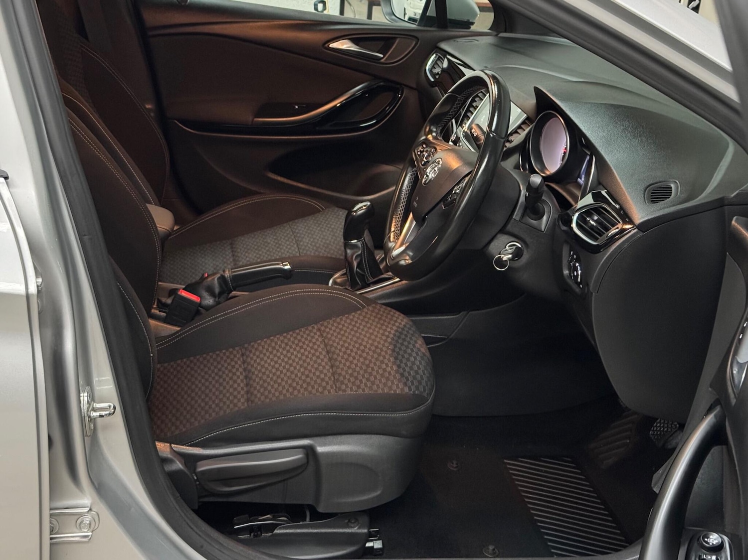 Used Vauxhall Astra 2017 for sale - 76994648: Photo 20