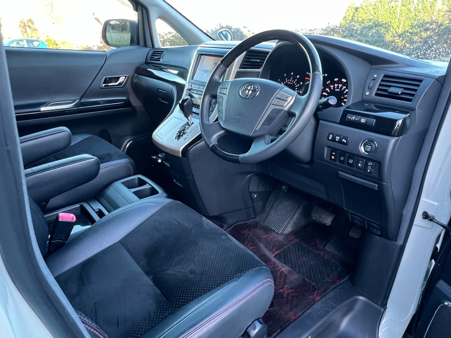 Used Toyota Vellfire 2012 for sale - 76625382: Photo 12