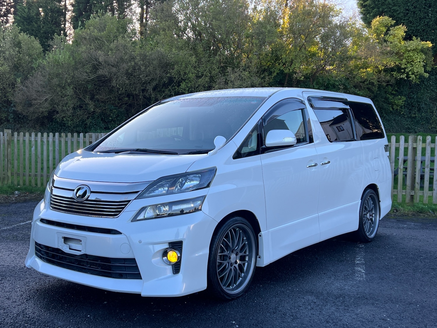 Used Toyota Vellfire 2012 for sale - 76625382: Photo 2