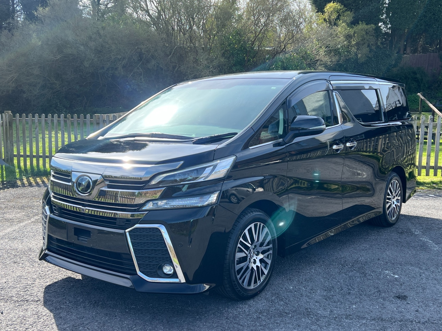 Used Toyota Vellfire 2015 for sale - 77931672: Photo 2