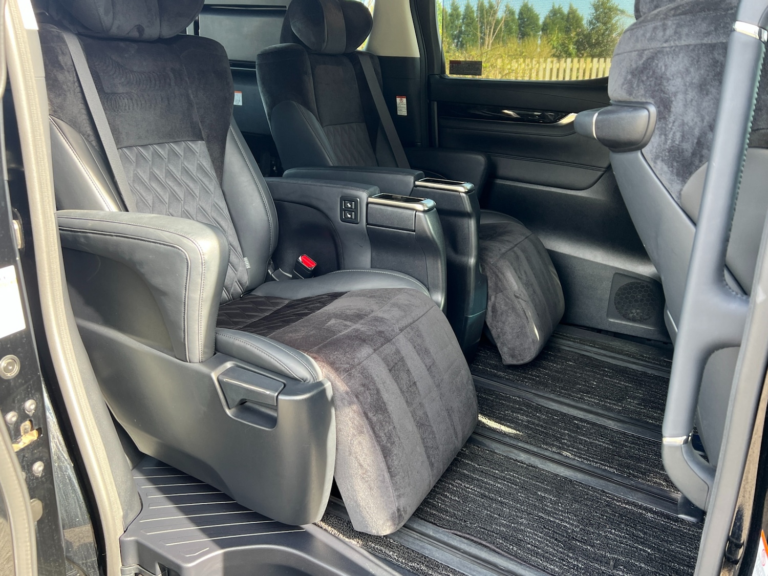 Used Toyota Vellfire 2015 for sale - 77931672: Photo 8