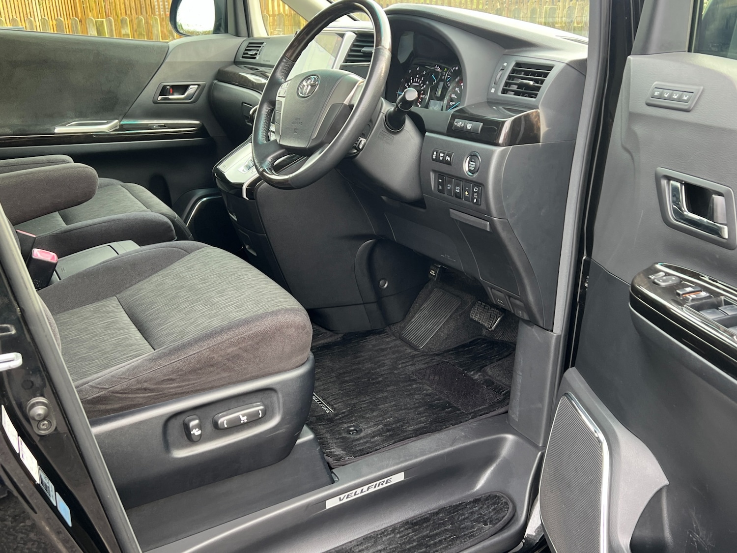 Used Toyota Vellfire 2012 for sale - 77168627: Photo 14