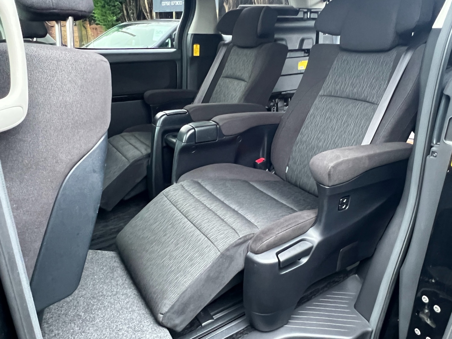 Used Toyota Vellfire 2012 for sale - 77168627: Photo 8