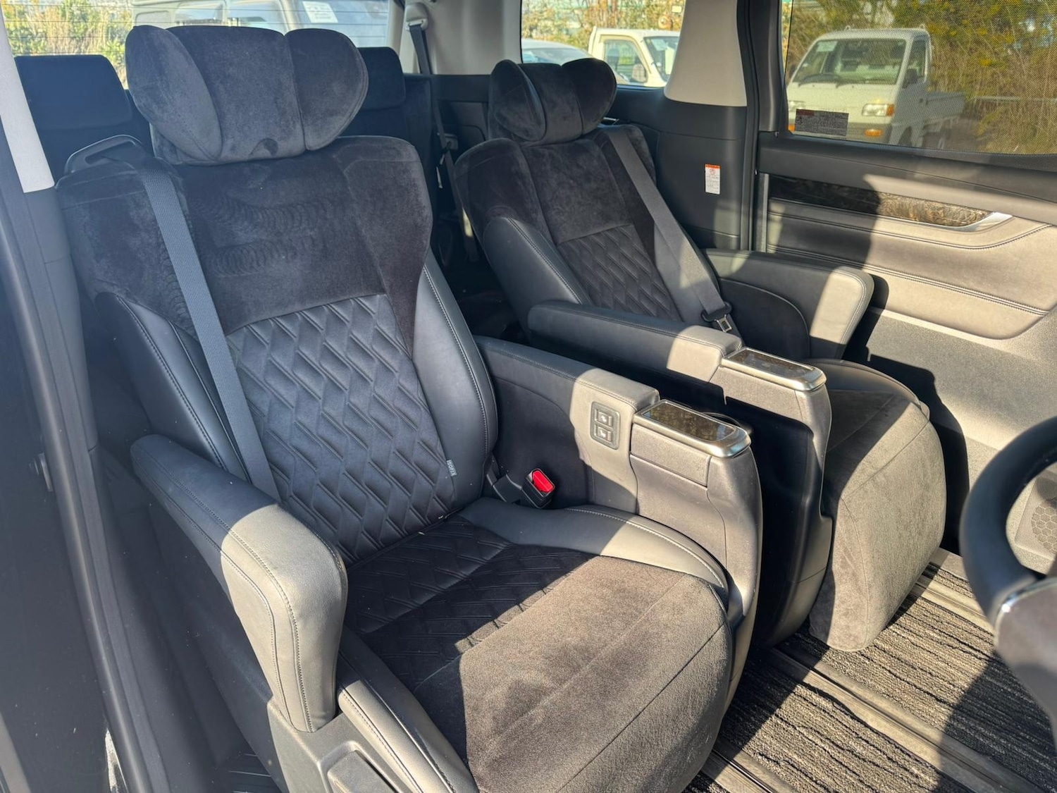 Used Toyota Vellfire 2015 for sale - 77272424: Photo 10