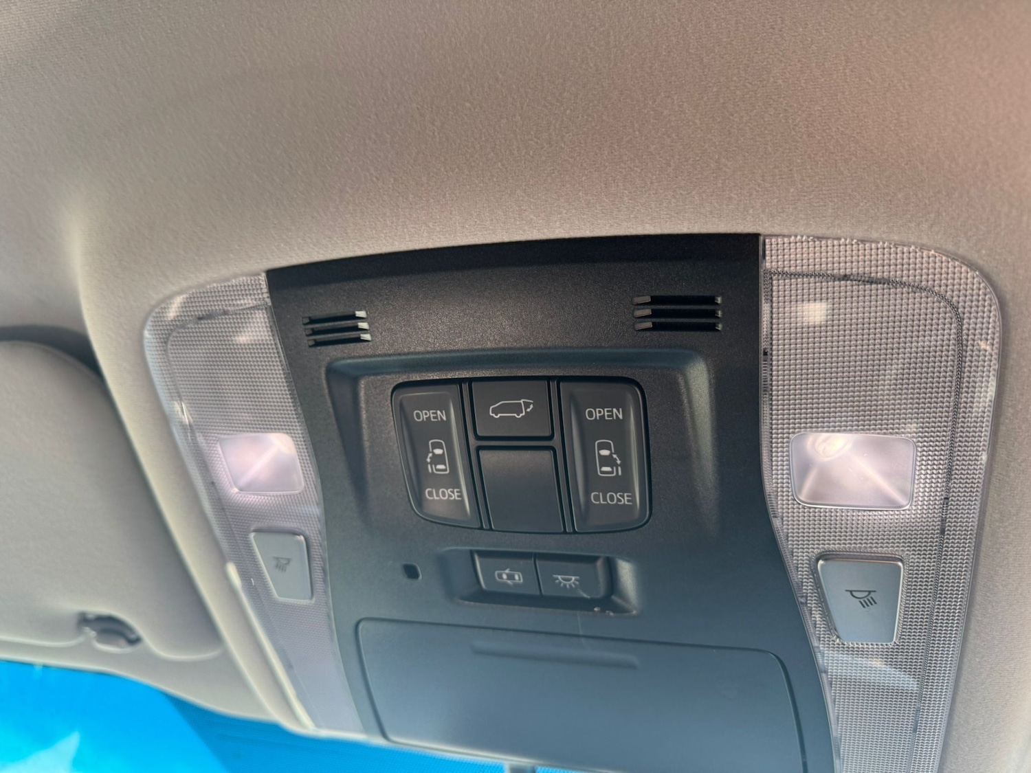 Used Toyota Vellfire 2015 for sale - 77272424: Photo 17