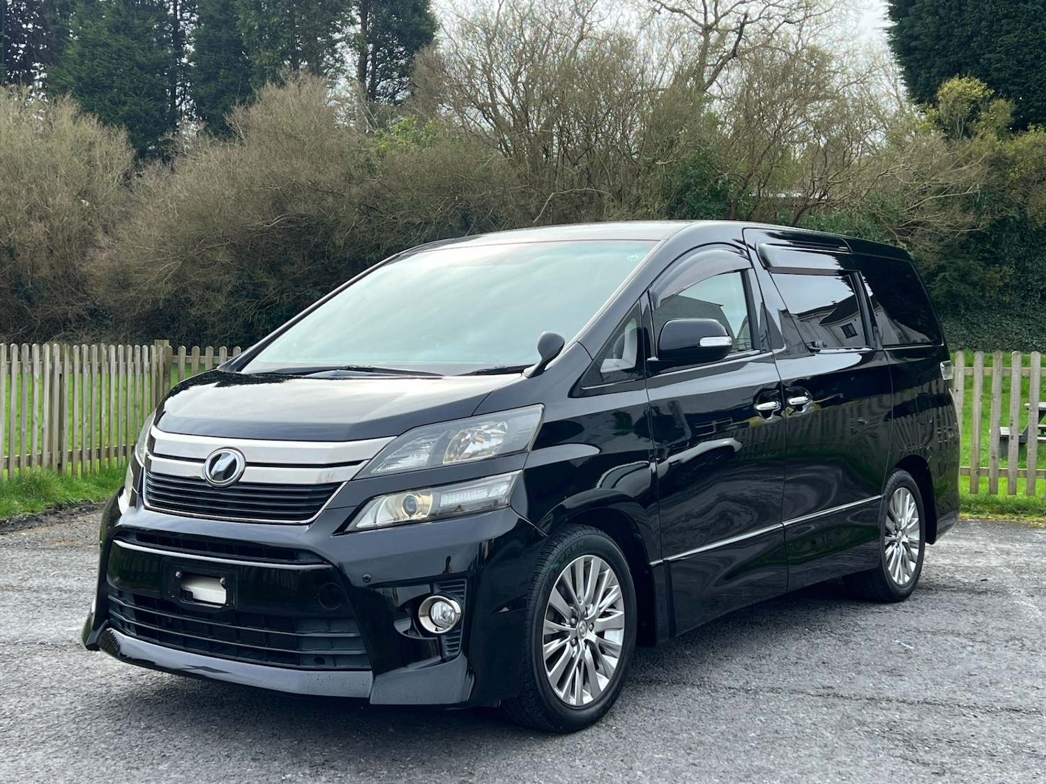 Used Toyota Vellfire 2013 for sale - 77774932: Photo 2