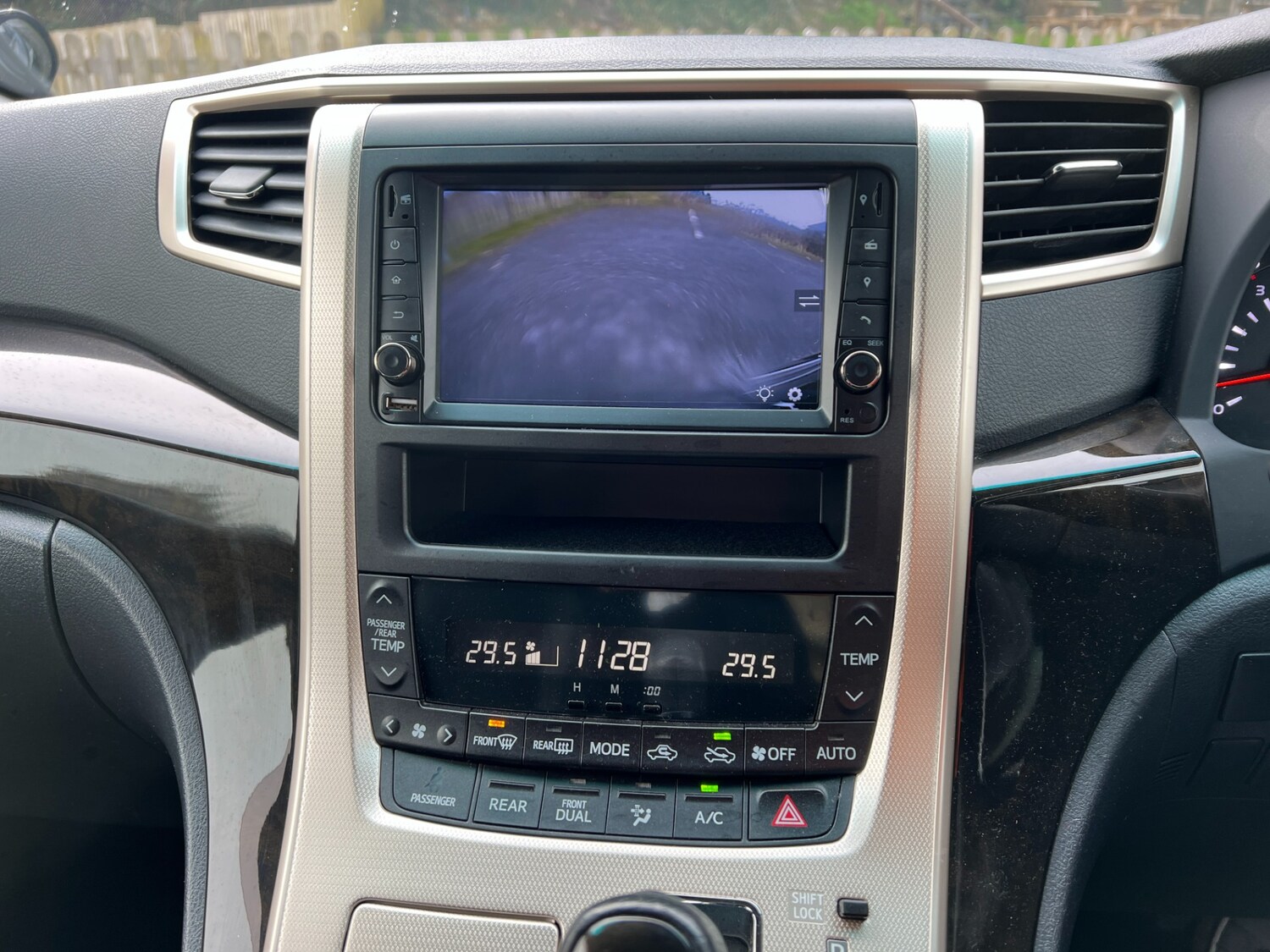 Used Toyota Vellfire 2013 for sale - 77578503: Photo 12