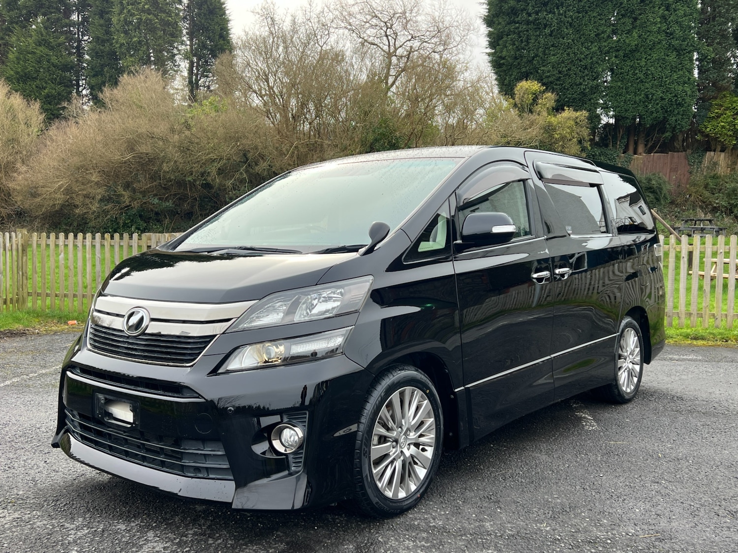 Used Toyota Vellfire 2013 for sale - 77578503: Photo 2