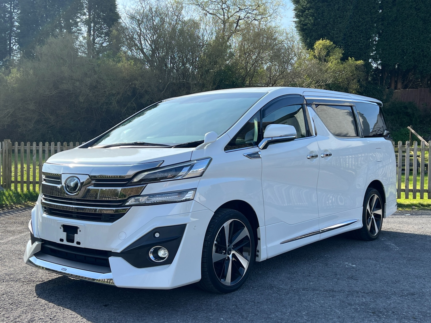 Used Toyota Vellfire 2015 for sale - 77947138: Photo 2