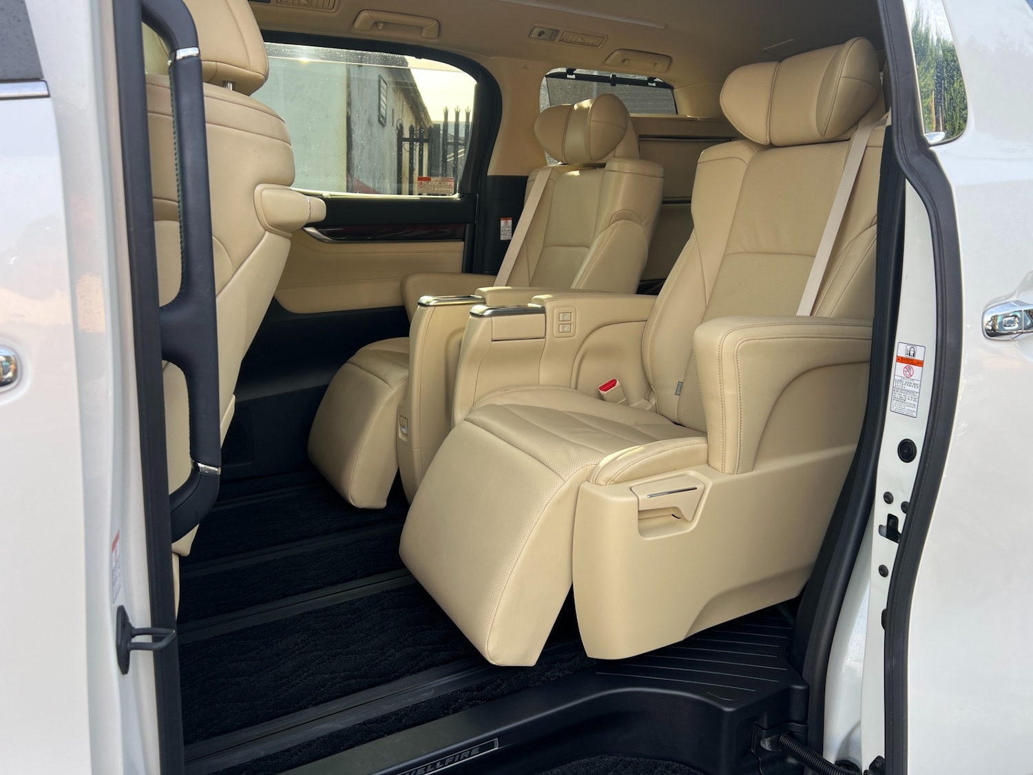 Used Toyota Vellfire 2015 for sale - 77947138: Photo 5