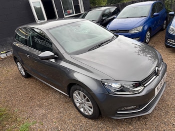 Used Volkswagen Polo 2015 for sale - 78946920: Photo