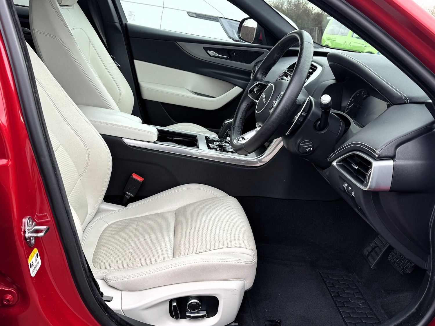 Used Jaguar XE 2019 for sale - 77461317: Photo 12