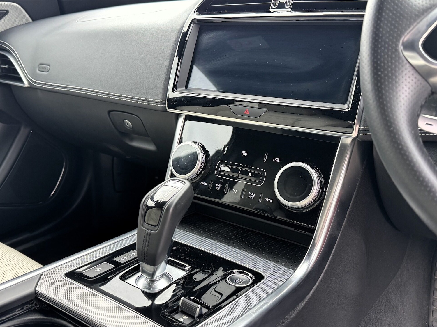 Used Jaguar XE 2019 for sale - 77461317: Photo 18