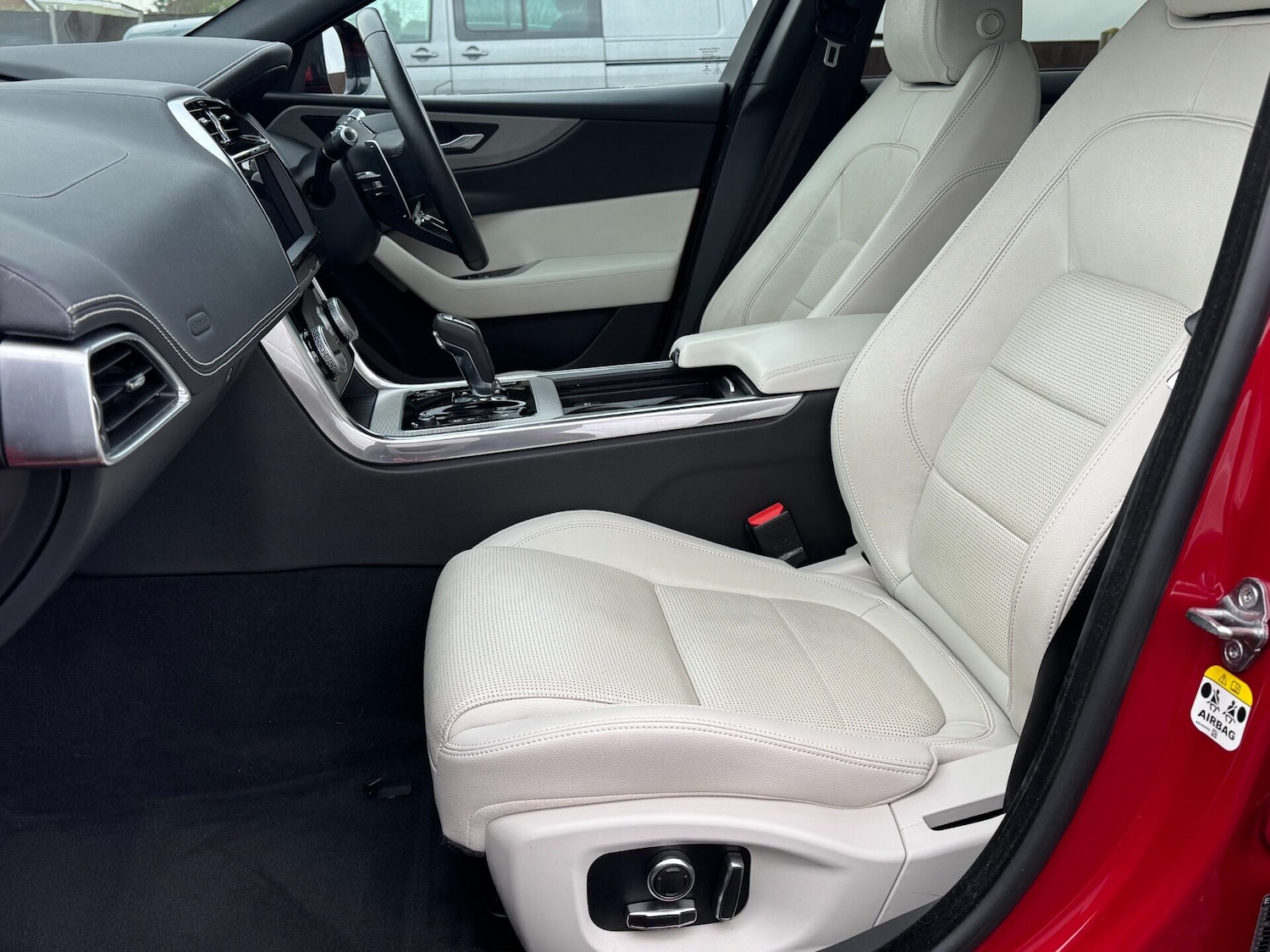 Used Jaguar XE 2019 for sale - 77461317: Photo 26