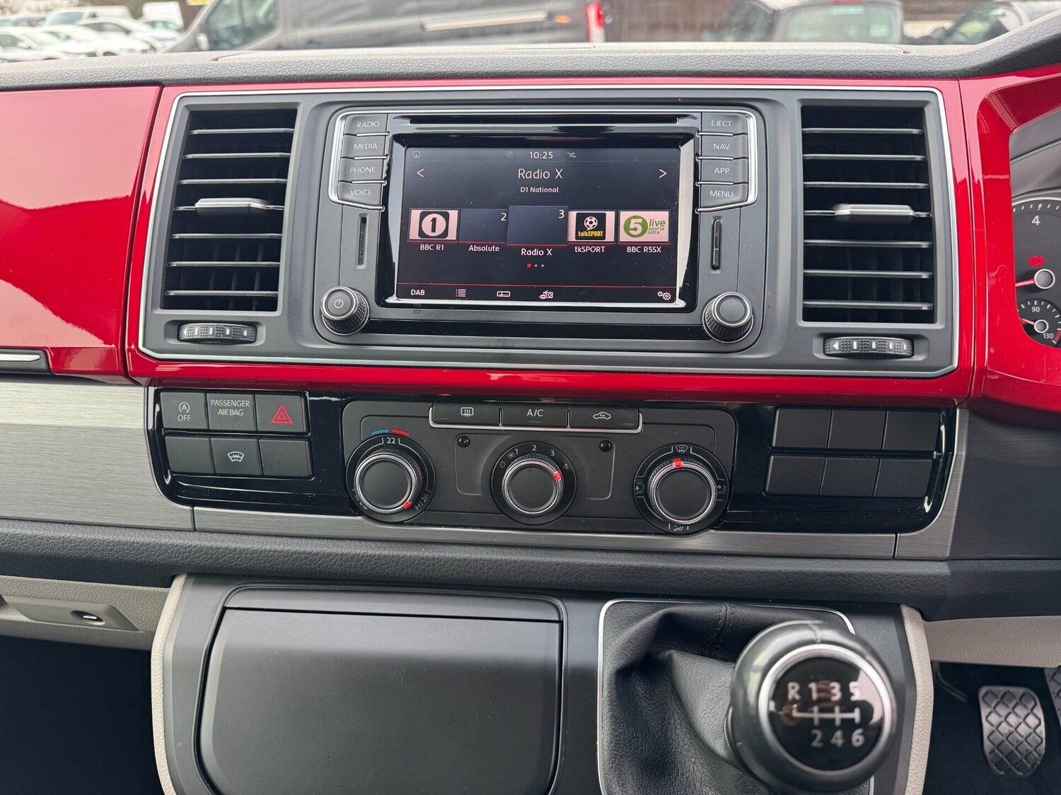 Used Volkswagen Transporter 2018 for sale - 77432718: Photo 31