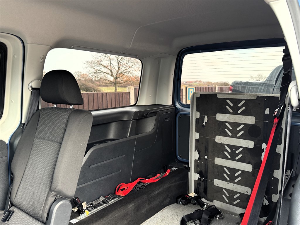 Used Volkswagen Caddy Maxi Life 2018 for sale - 76731871: Photo 8