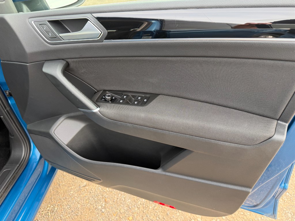 Used Volkswagen Touran 2017 for sale - 76312527: Photo 13