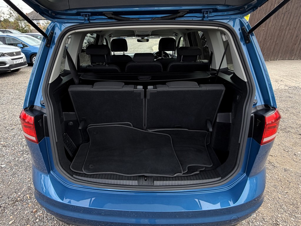 Used Volkswagen Touran 2017 for sale - 76312527: Photo 6