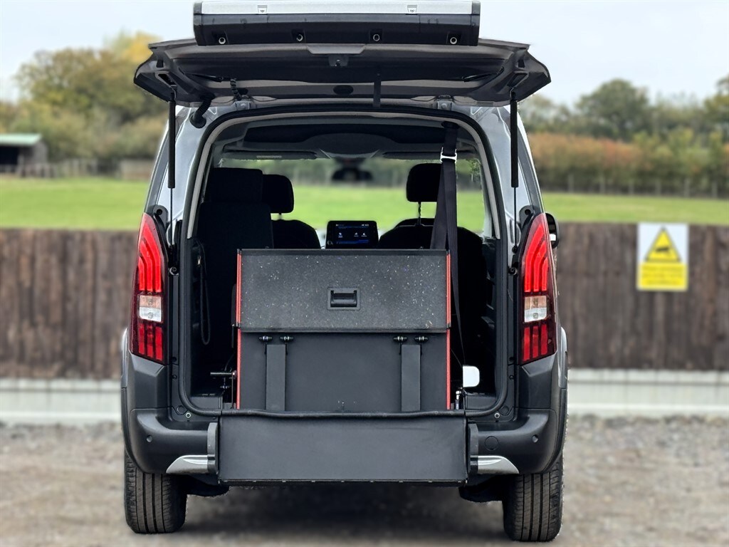 Used Peugeot Rifter 2023 for sale - 76312525: Photo 11