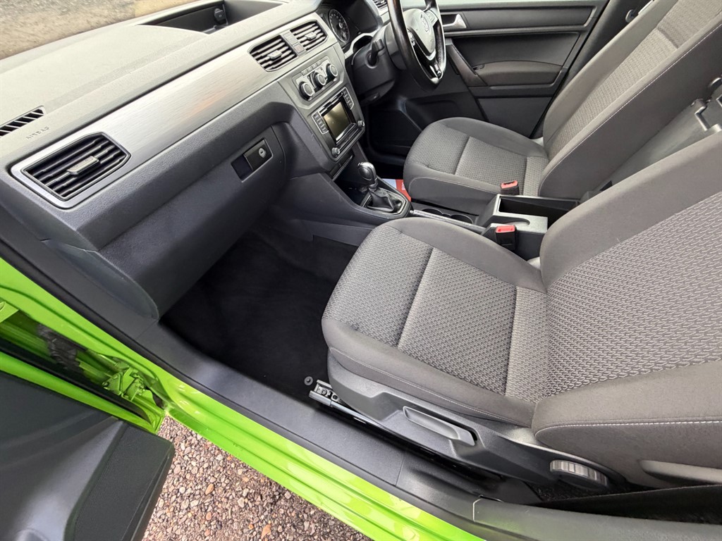 Used Volkswagen Caddy Maxi Life 2020 for sale - 76664620: Photo 40