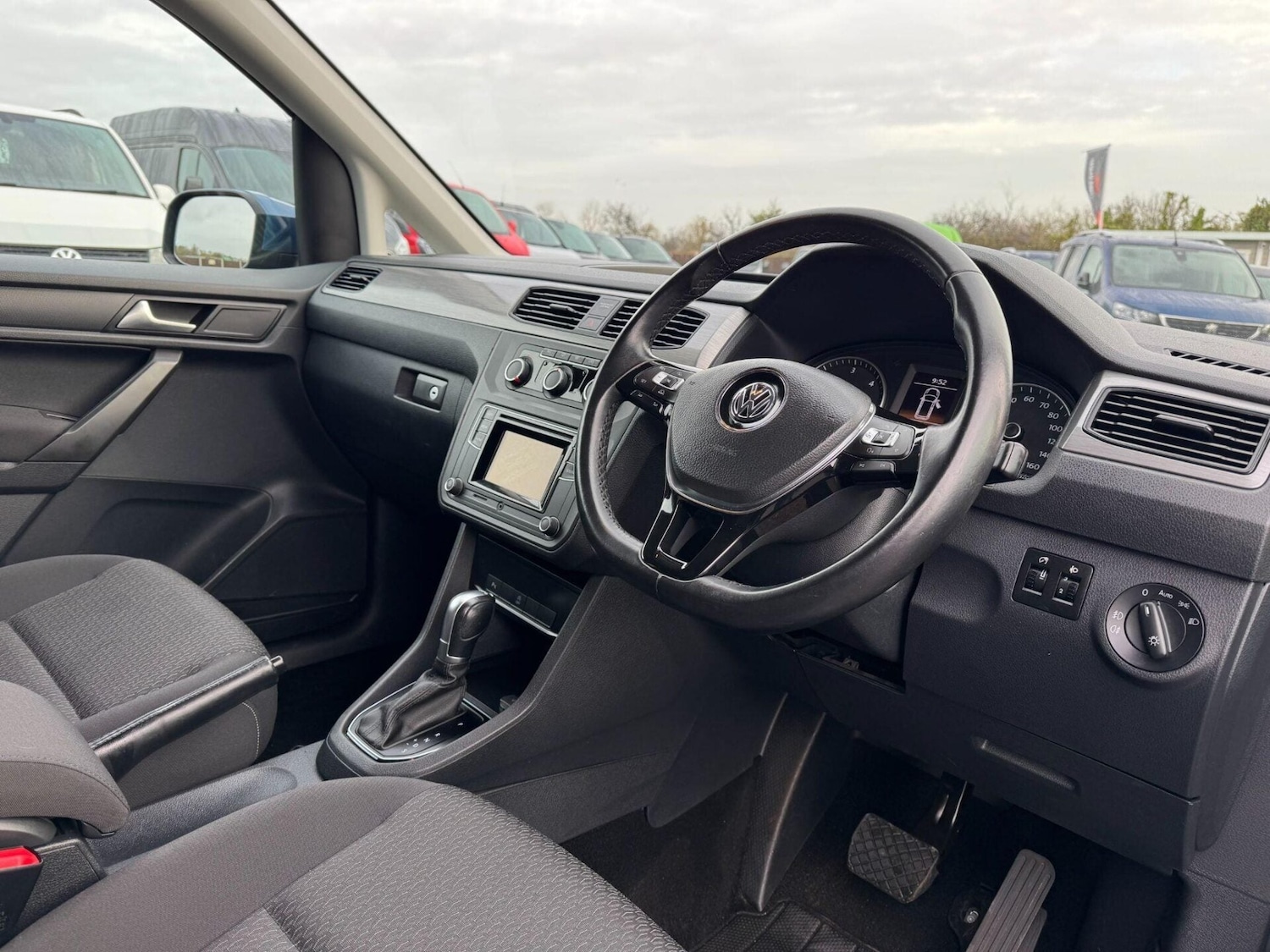 Used Volkswagen Caddy Maxi Life 2018 for sale - 77282439: Photo 25