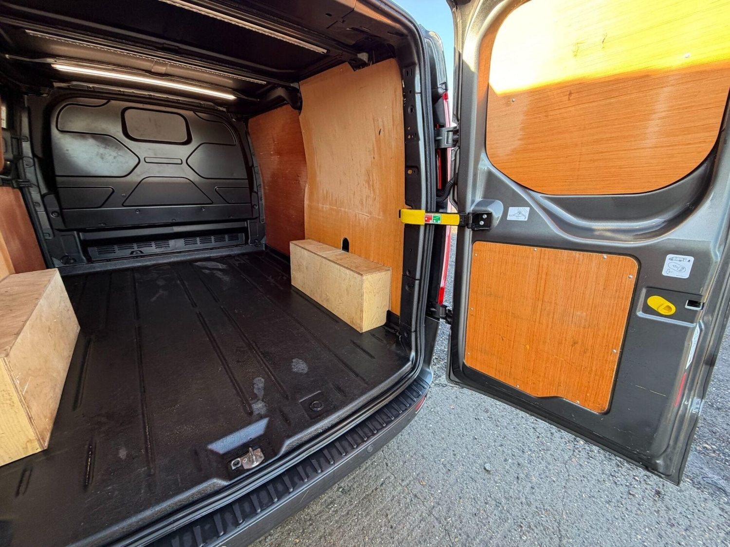 Used Ford Transit Custom 2023 for sale - 77282451: Photo 17