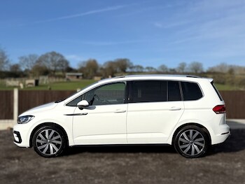 Used Volkswagen Touran 2022 for sale - 77351302: Photo