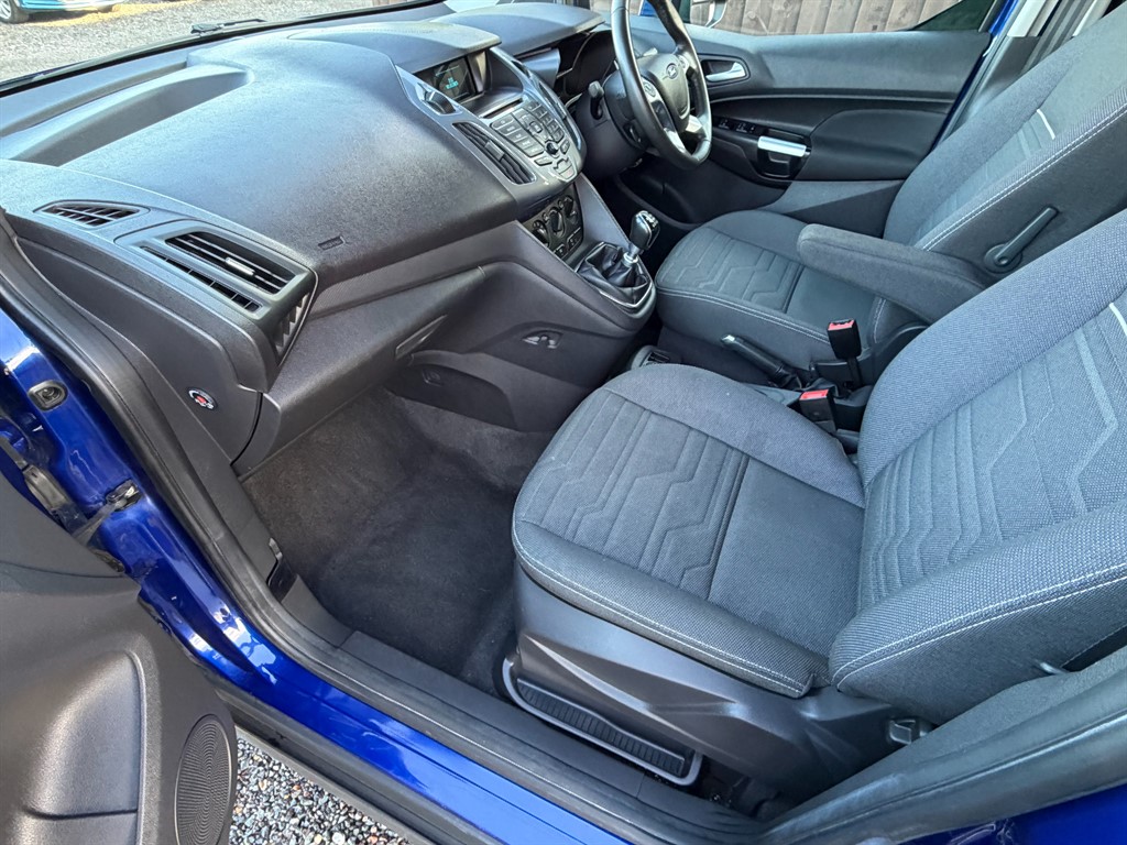 Used Ford Grand Tourneo Connect 2018 for sale - 76788576: Photo 35