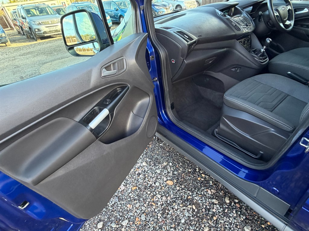 Used Ford Grand Tourneo Connect 2018 for sale - 76788576: Photo 36