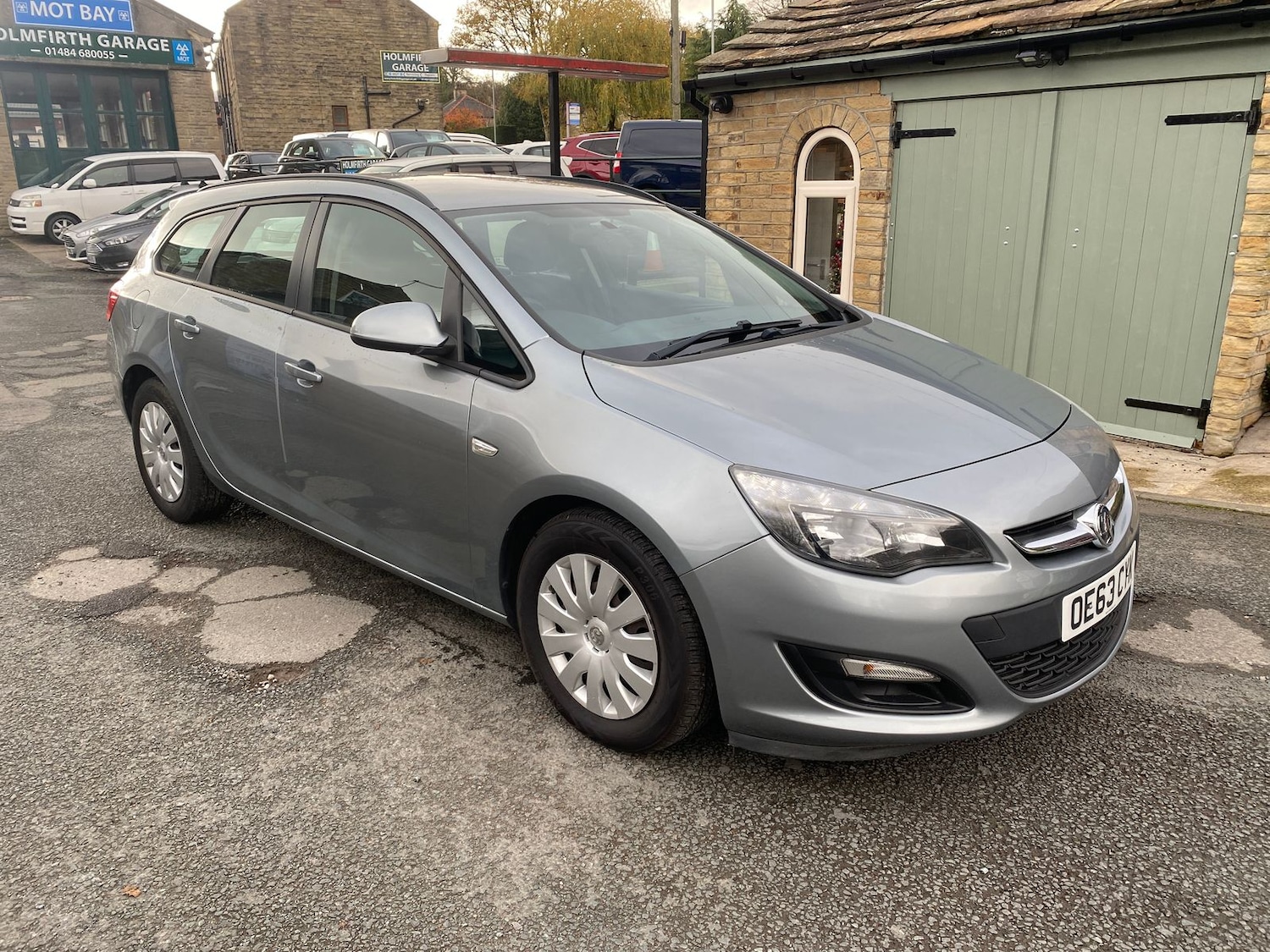 Used Vauxhall Astra 2013 for sale - 76528852: Photo 2