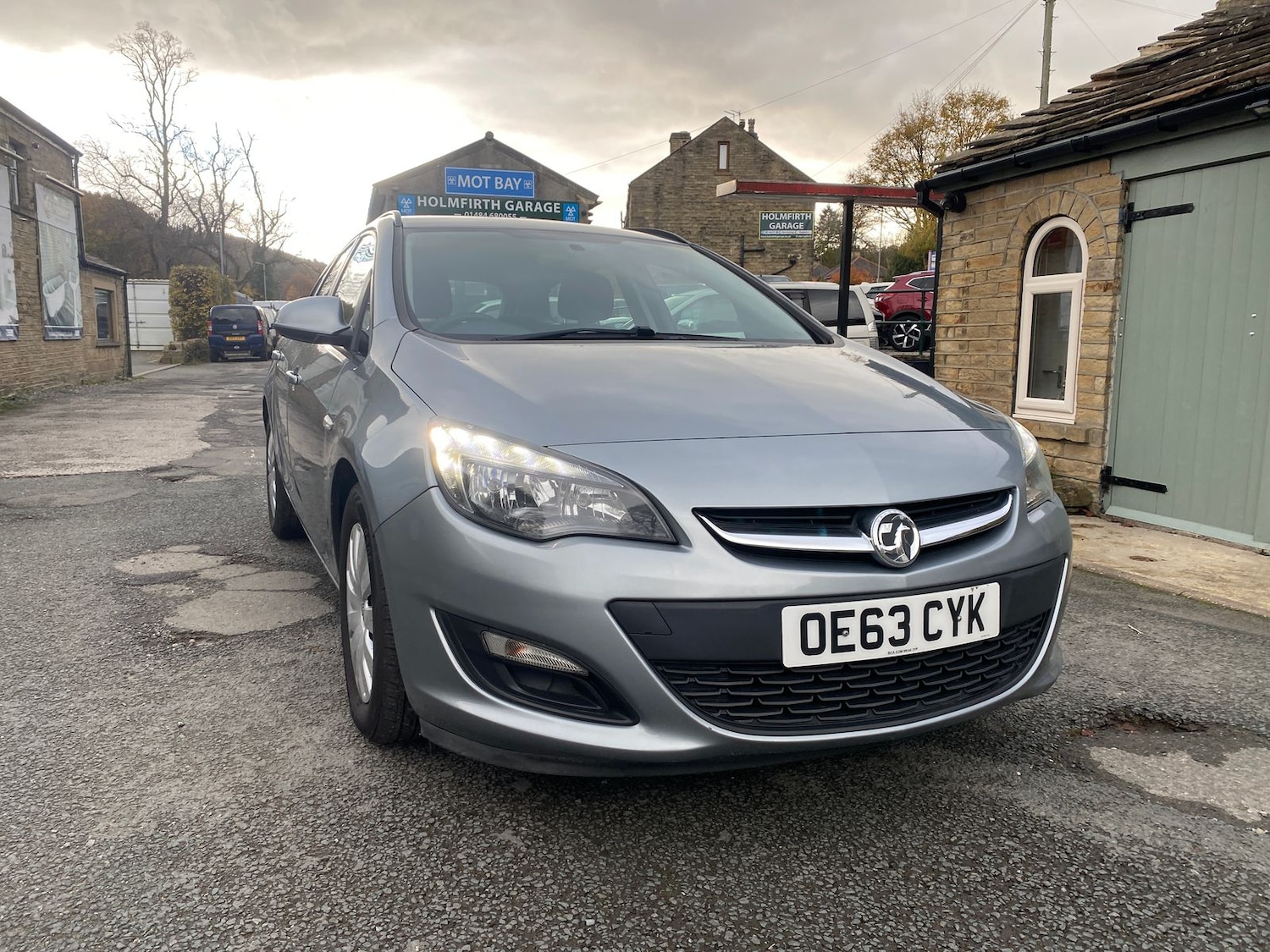 Used Vauxhall Astra 2013 for sale - 76528852: Photo 3