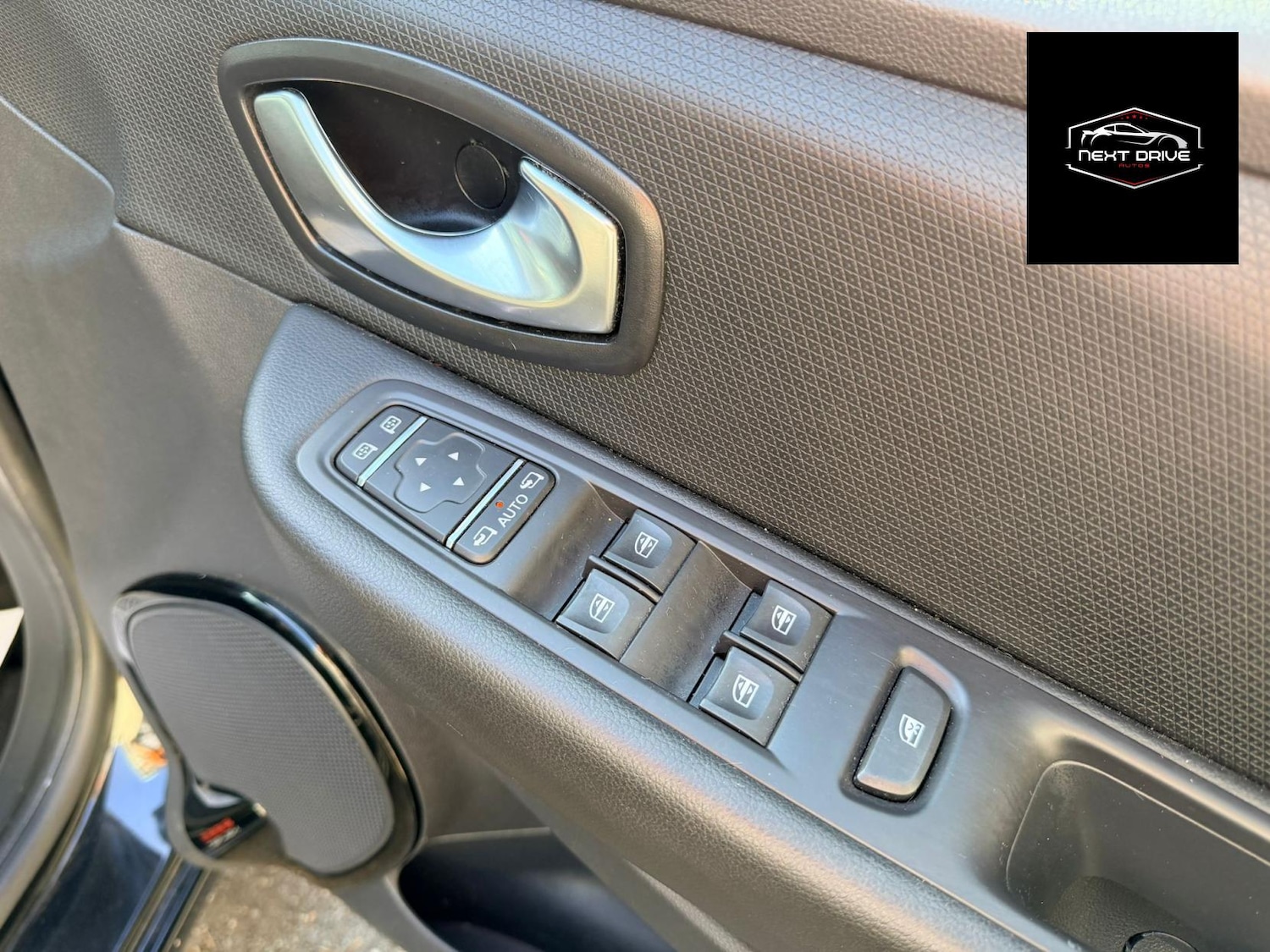 Used Renault Clio 2017 for sale - 77833754: Photo 11