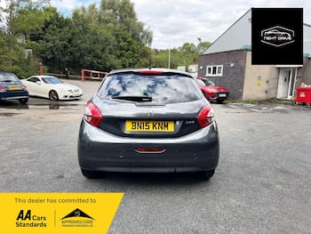Used Peugeot 208 2015 for sale - 79693263: Photo