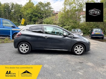 Used Peugeot 208 2015 for sale - 79693263: Photo