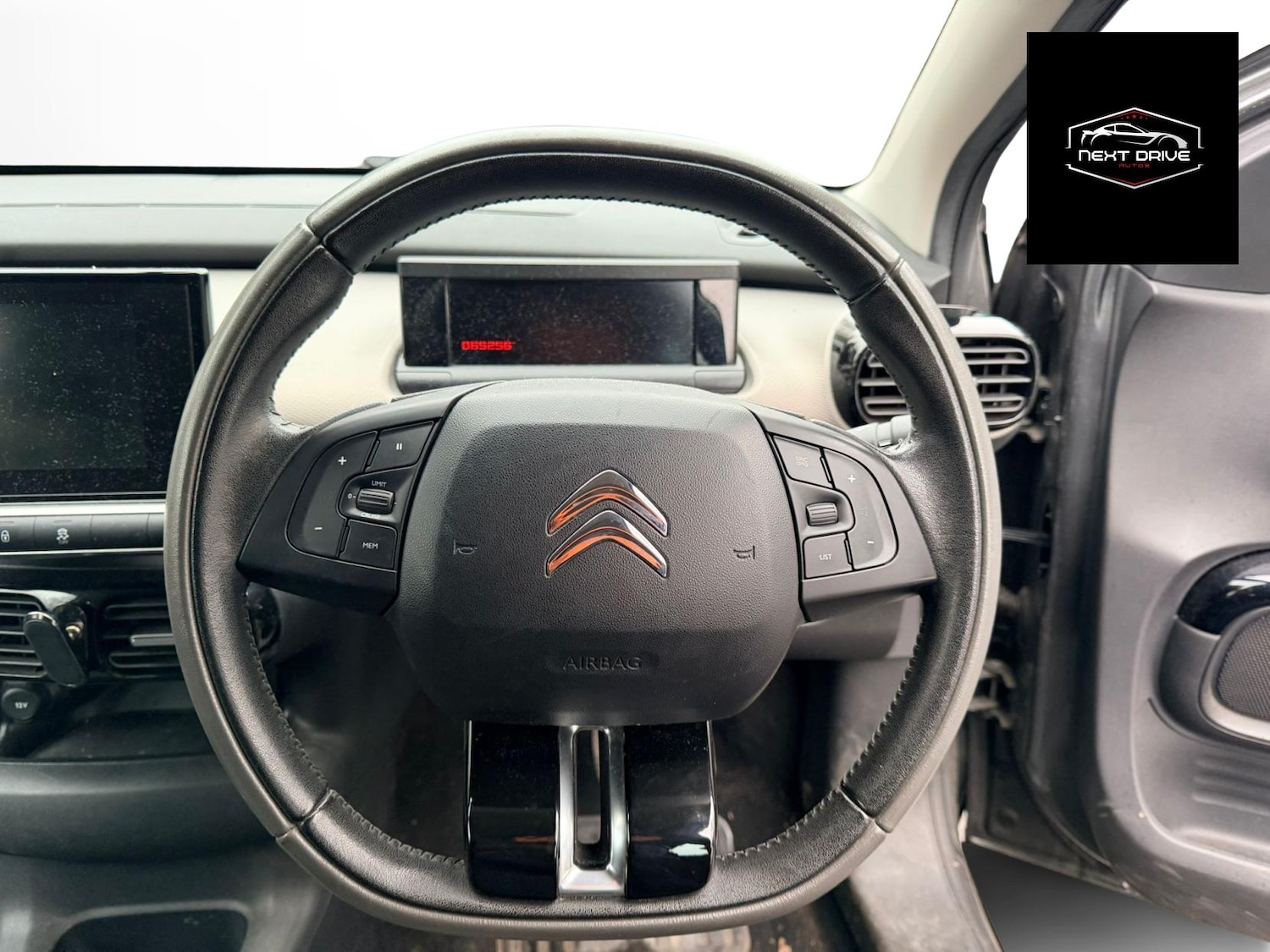 Used Citroen C4 Cactus 2015 for sale - 77435308: Photo 15