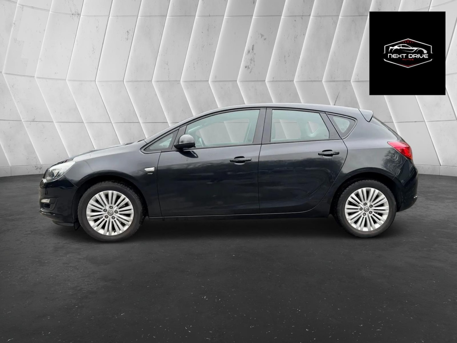 Used Vauxhall Astra 2013 for sale - 77435279: Photo 4