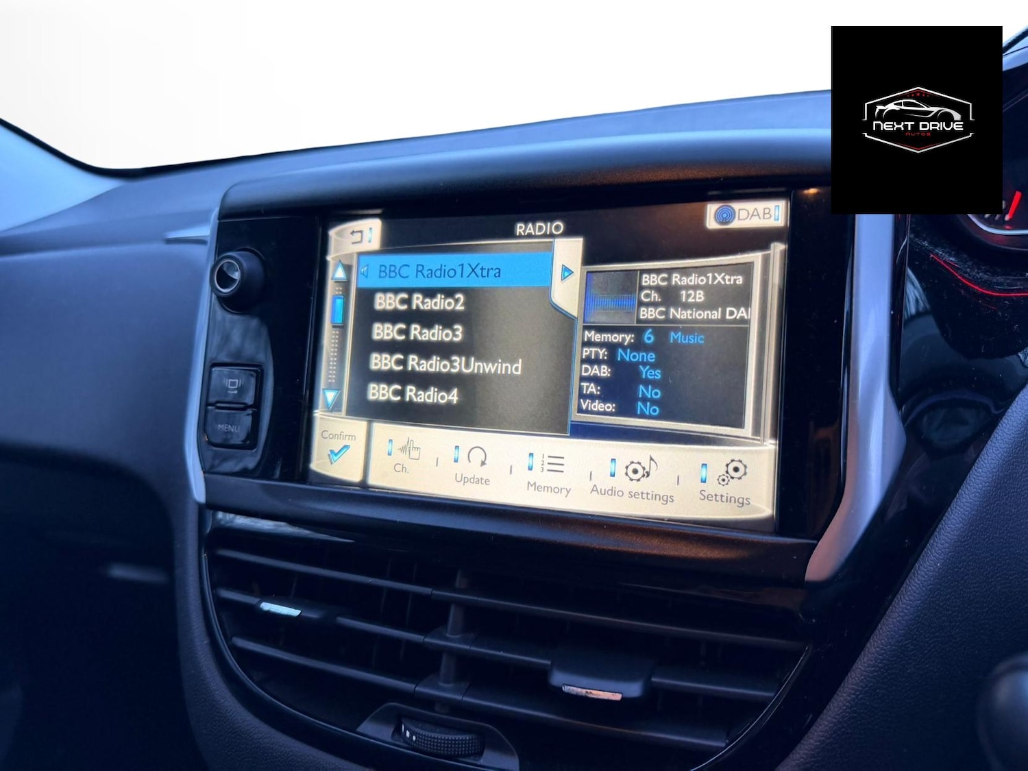 Used Peugeot 208 2013 for sale - 77622941: Photo 13