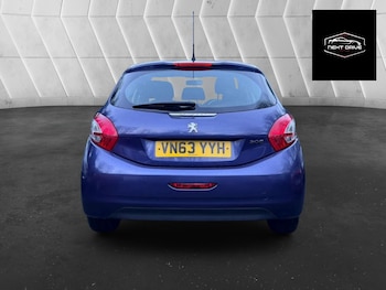 Used Peugeot 208 2013 for sale - 77622941: Photo