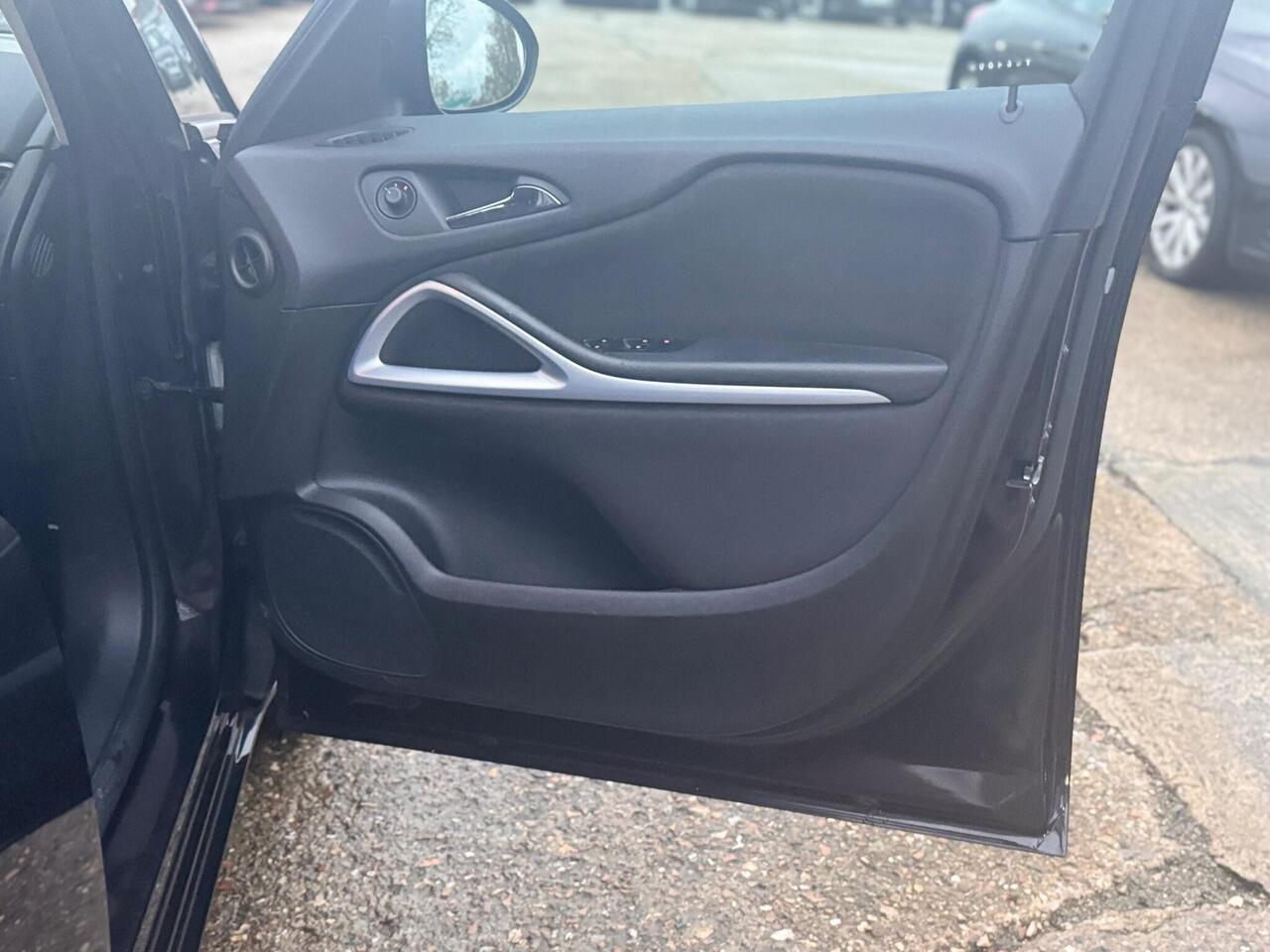 Used Vauxhall Zafira 2015 for sale - 76734420: Photo 33