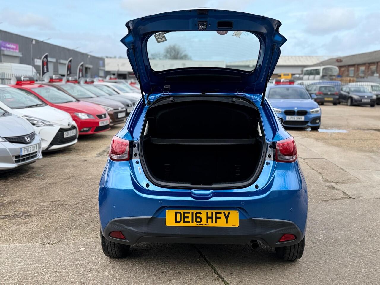 Used Mazda Mazda2 2016 for sale - 77739524: Photo 45