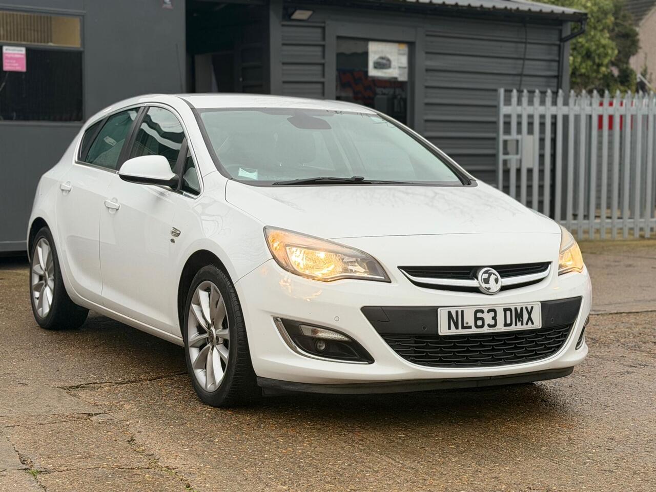 Used Vauxhall Astra 2013 for sale - 77060600: Photo 2