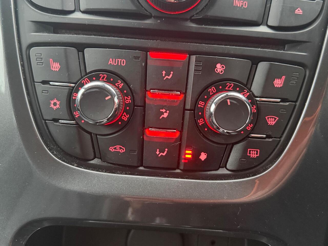 Used Vauxhall Astra 2013 for sale - 77060600: Photo 41