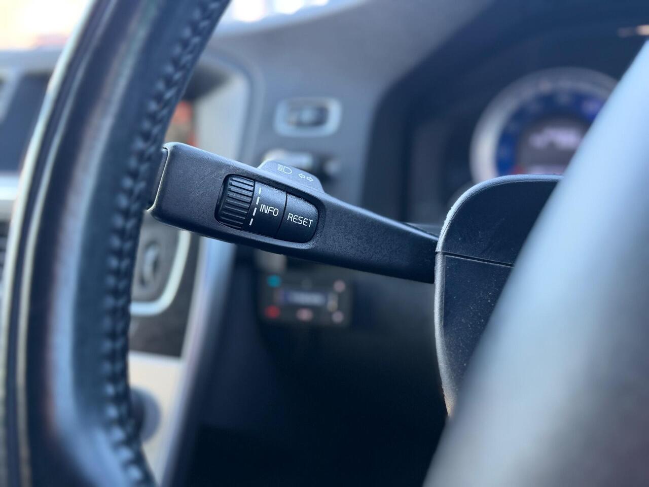 Used Volvo V60 2011 for sale - 76803572: Photo 28