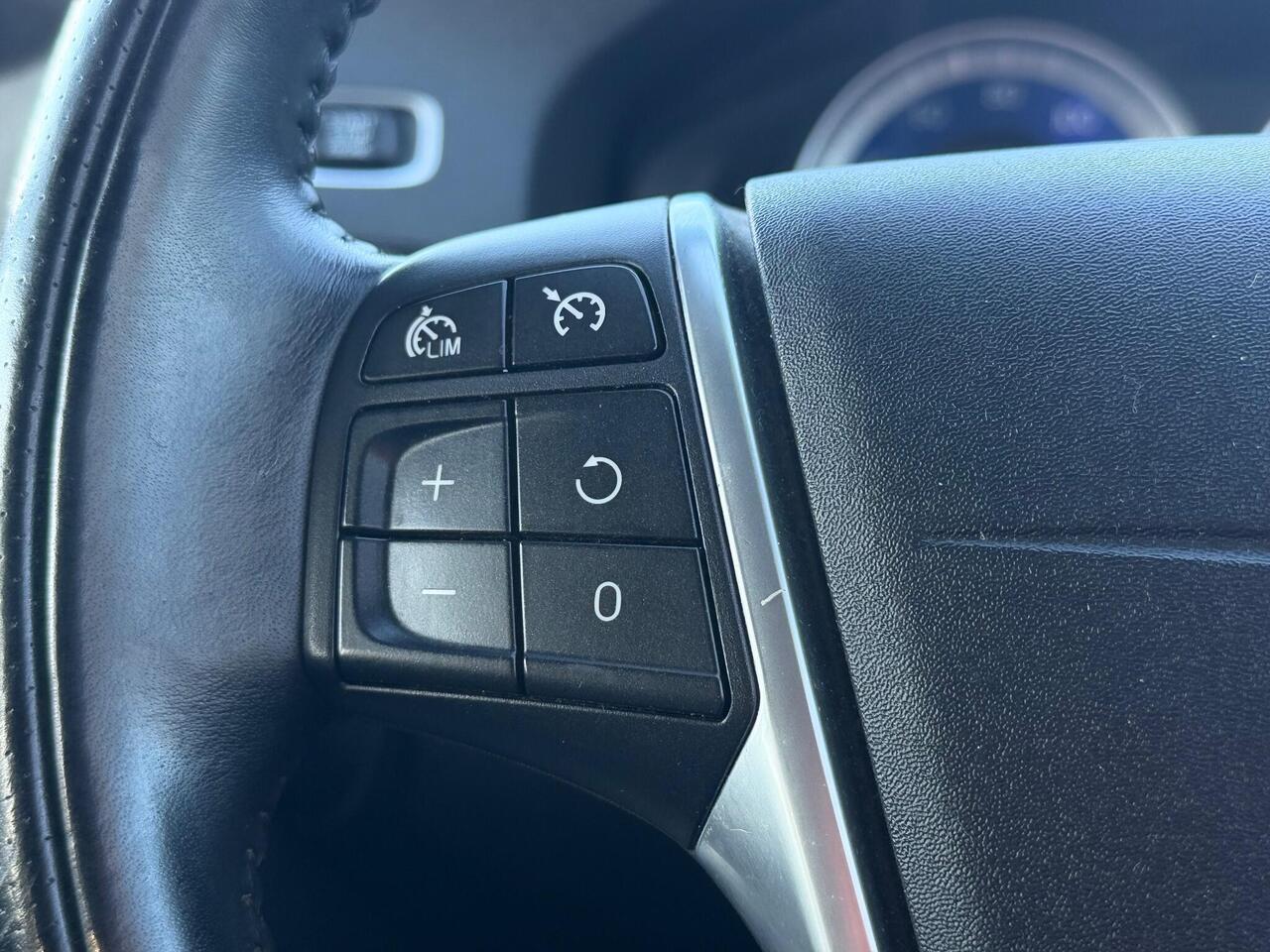 Used Volvo V60 2011 for sale - 76803572: Photo 30